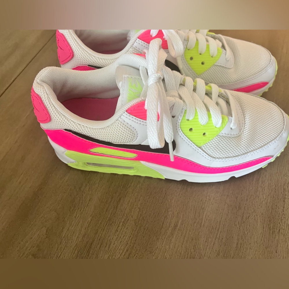 Nike Womens Air Max 90 GS in Pink Volt Size 6.5